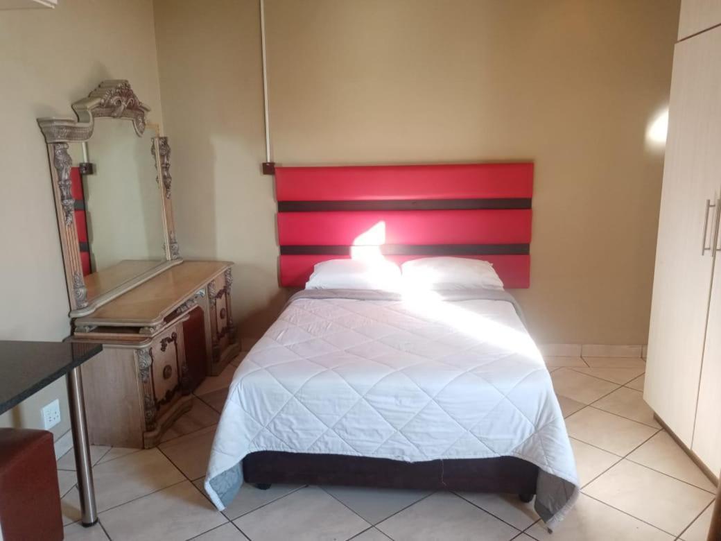 Ebony Guest House Претория Екстериор снимка