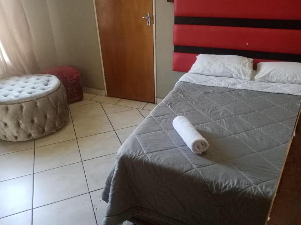 Ebony Guest House Претория Екстериор снимка