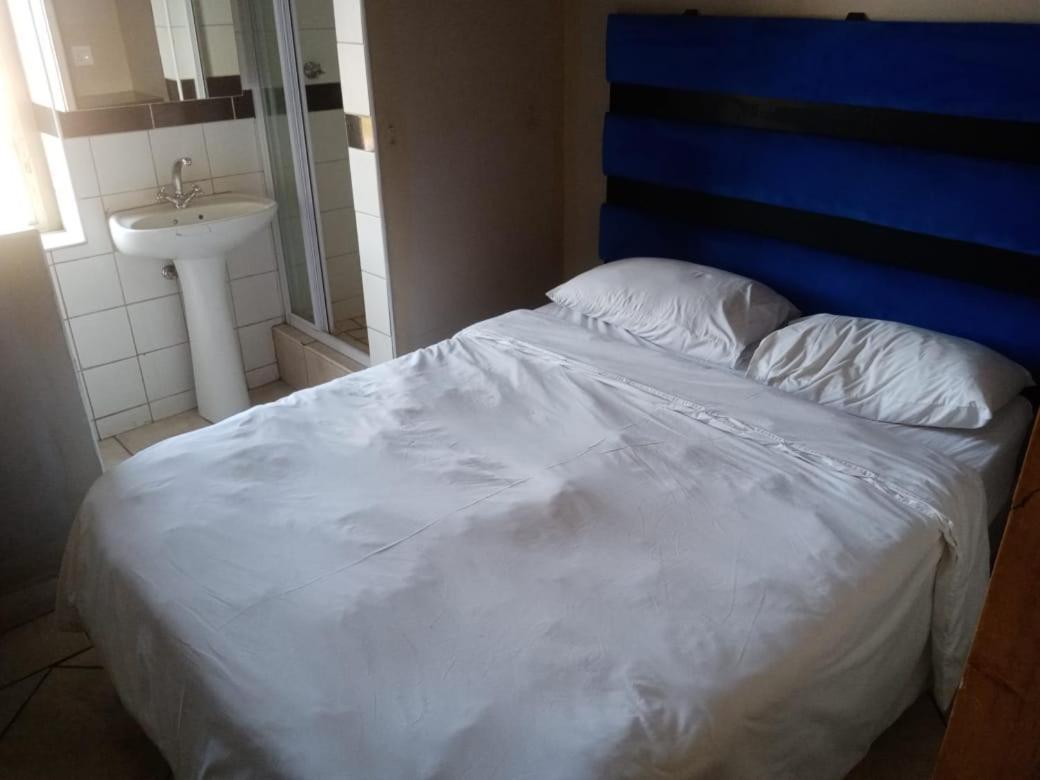 Ebony Guest House Претория Екстериор снимка