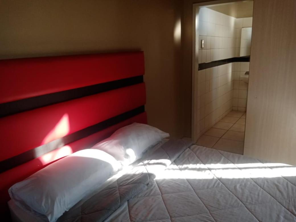 Ebony Guest House Претория Екстериор снимка