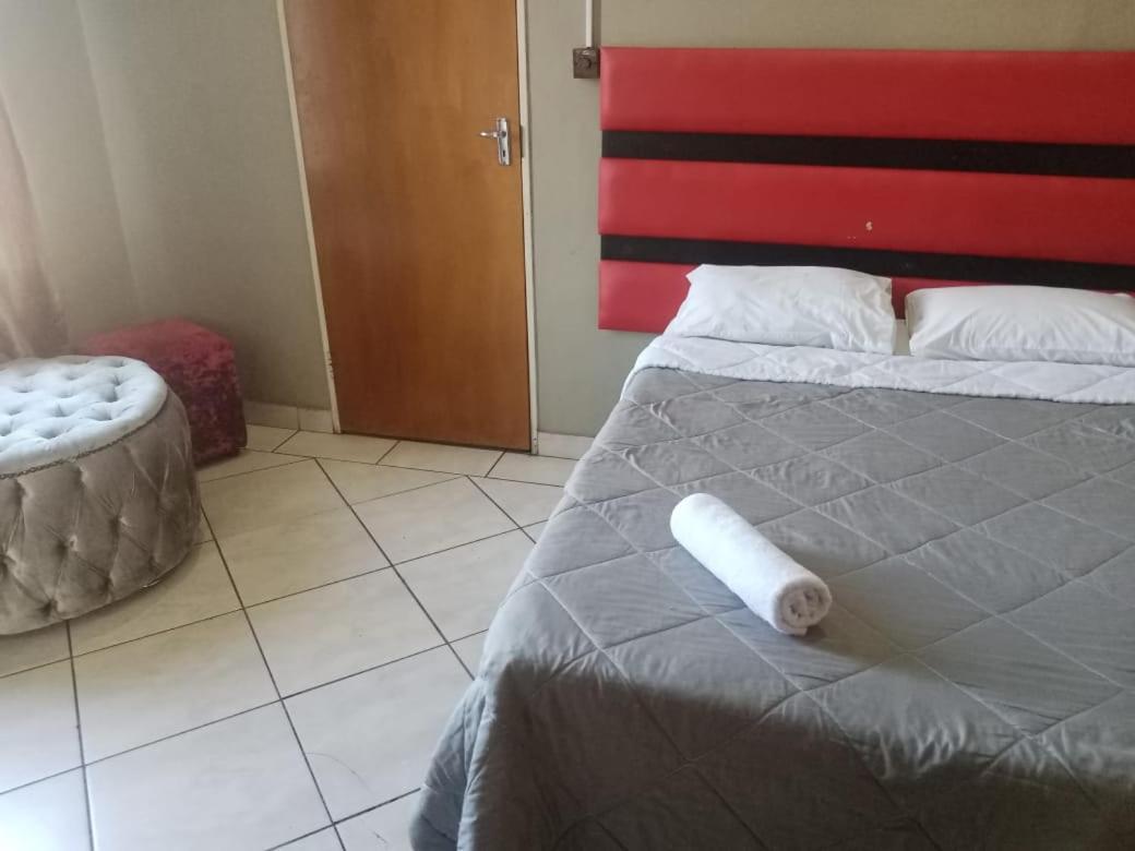 Ebony Guest House Претория Екстериор снимка